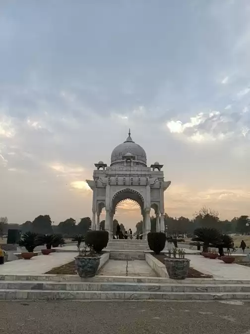 Travel Guide: Discover the Enchanting Landscapes and Rich Culture of Pakistan