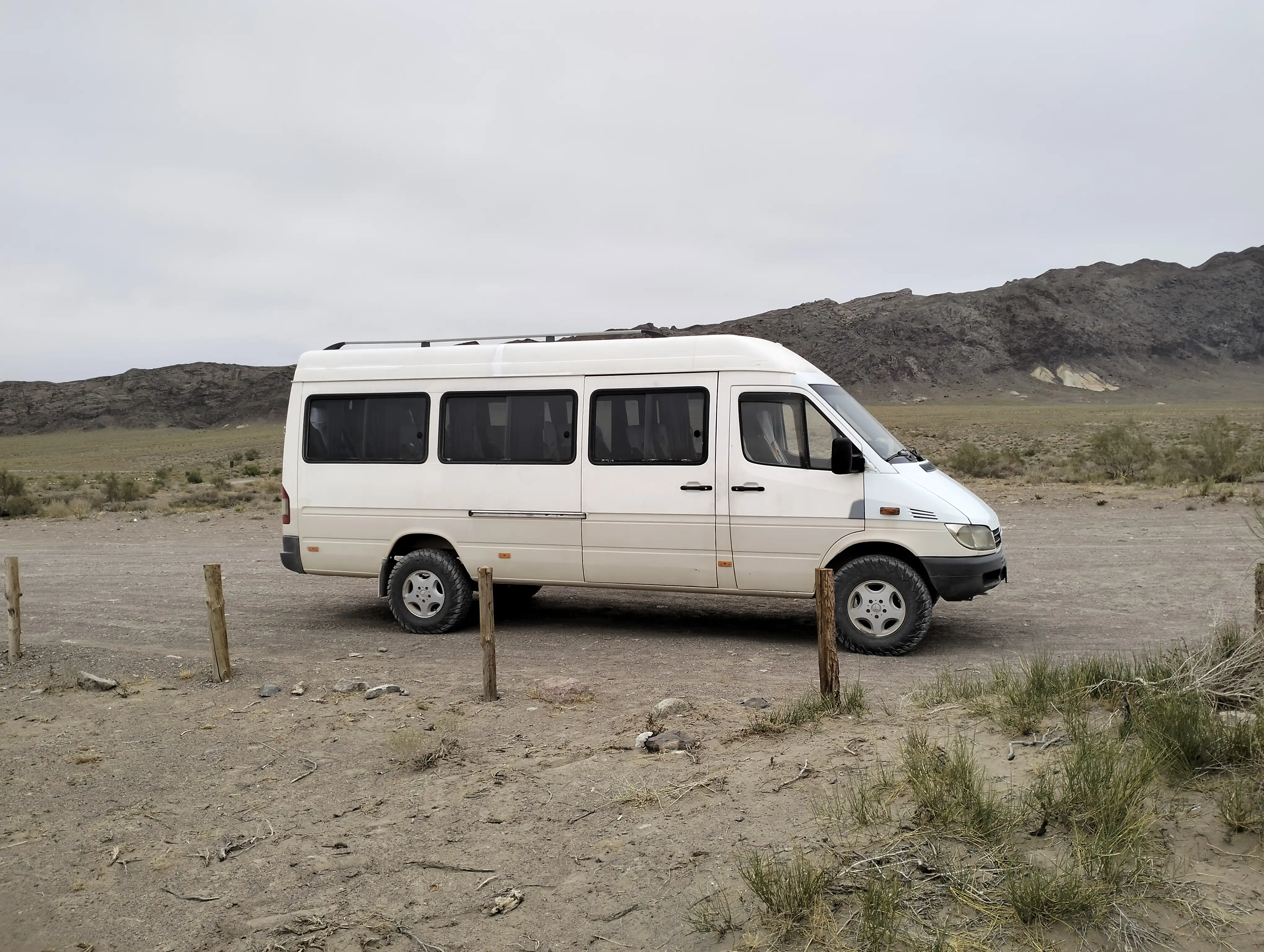 4wd Sprinter With 18 Seats For Off Road Trips