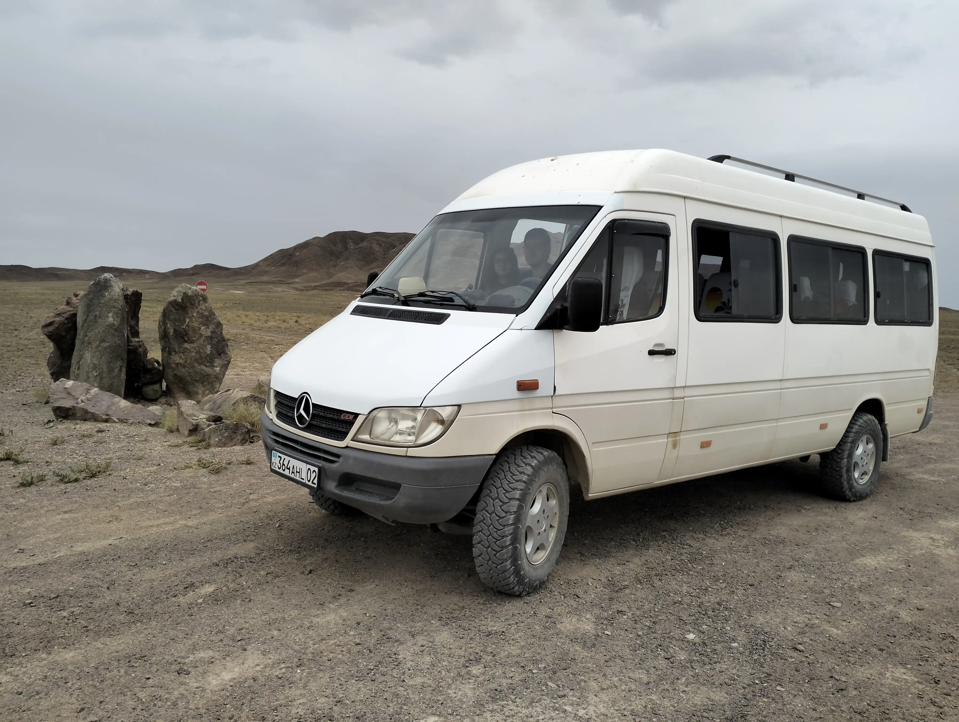 4wd Sprinter With 18 Seats For Off Road Trips