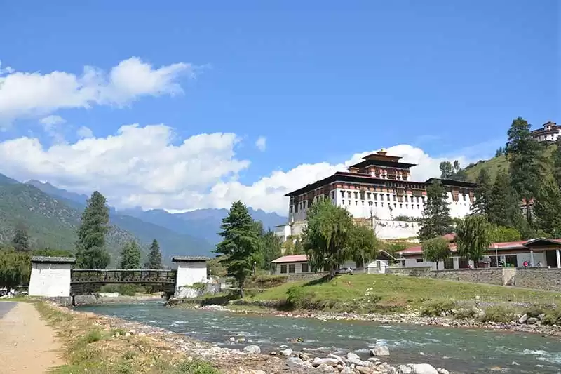 8 Days Bhutan Culture & Nature Tour With Bumdrak Trek
