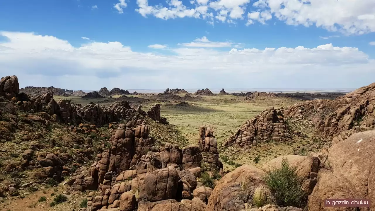 Egri kestirib, tola yalangoch ayol