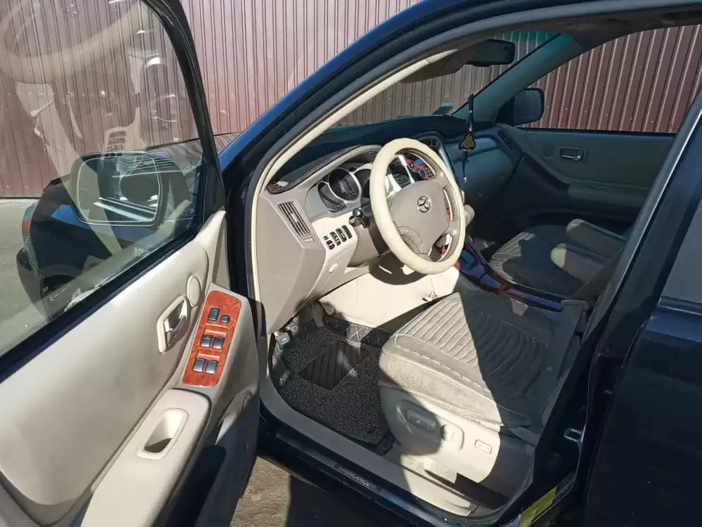 Hire Toyota Highlander Hybrid Up To 7 Seats