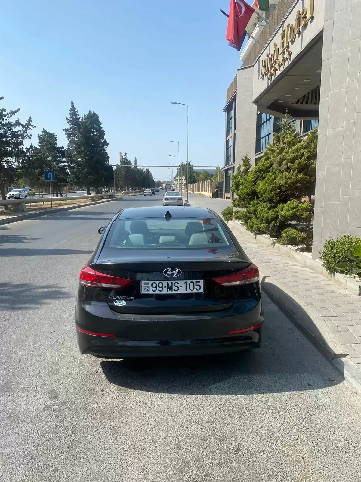 Hundai Sedan With Profesional Driver