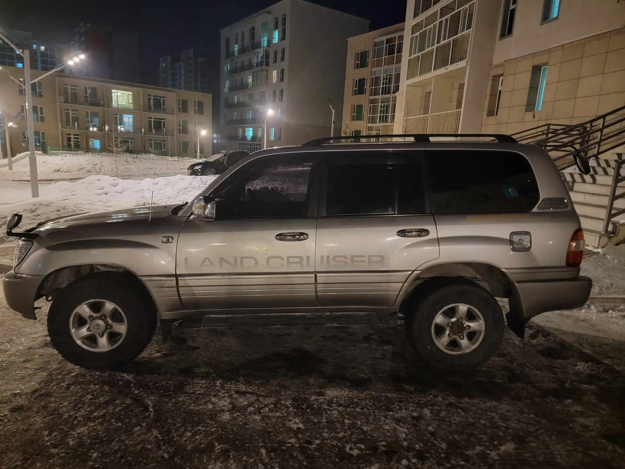 Mongolian Rental Car Landcruser 100 Lexus 470