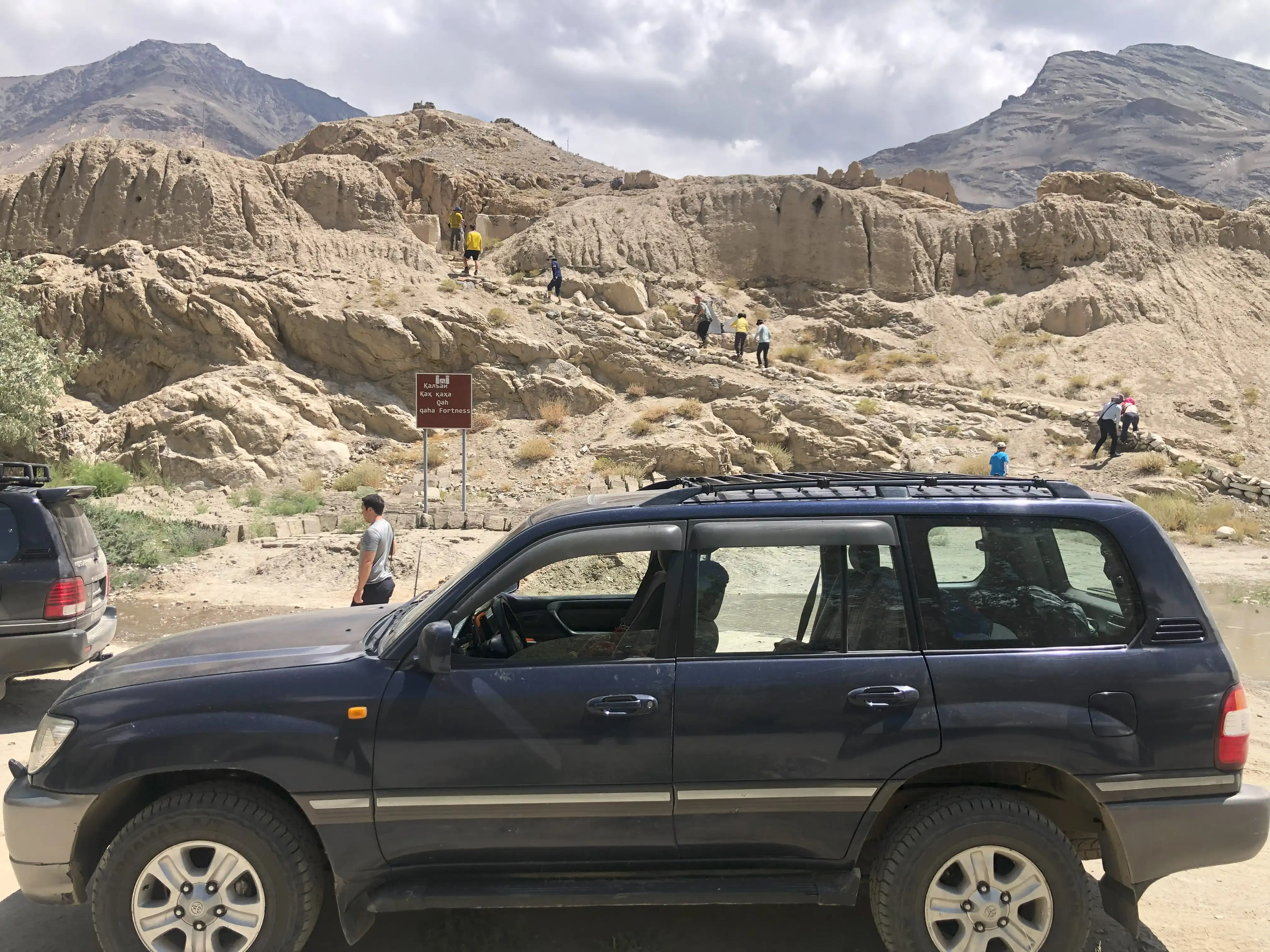 Pamir Highway Explorer: Toyota Land Cruiser 100